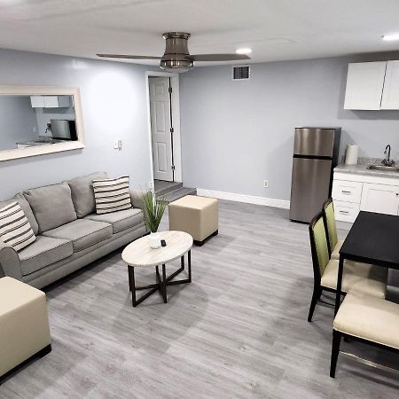Cheerful Super Suite + 2 Queen + Sofa Bed Minutes From The Airport! แทมปา ภายนอก รูปภาพ